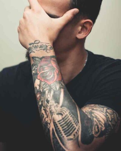 Tatuagem no braço feita por tatuador profissional no estúdio Art Brilho Ink no Tatuapé.