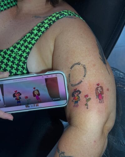 Tatuagem feminina no braço feita no estúdio Art Brilho Ink no Tatuapé